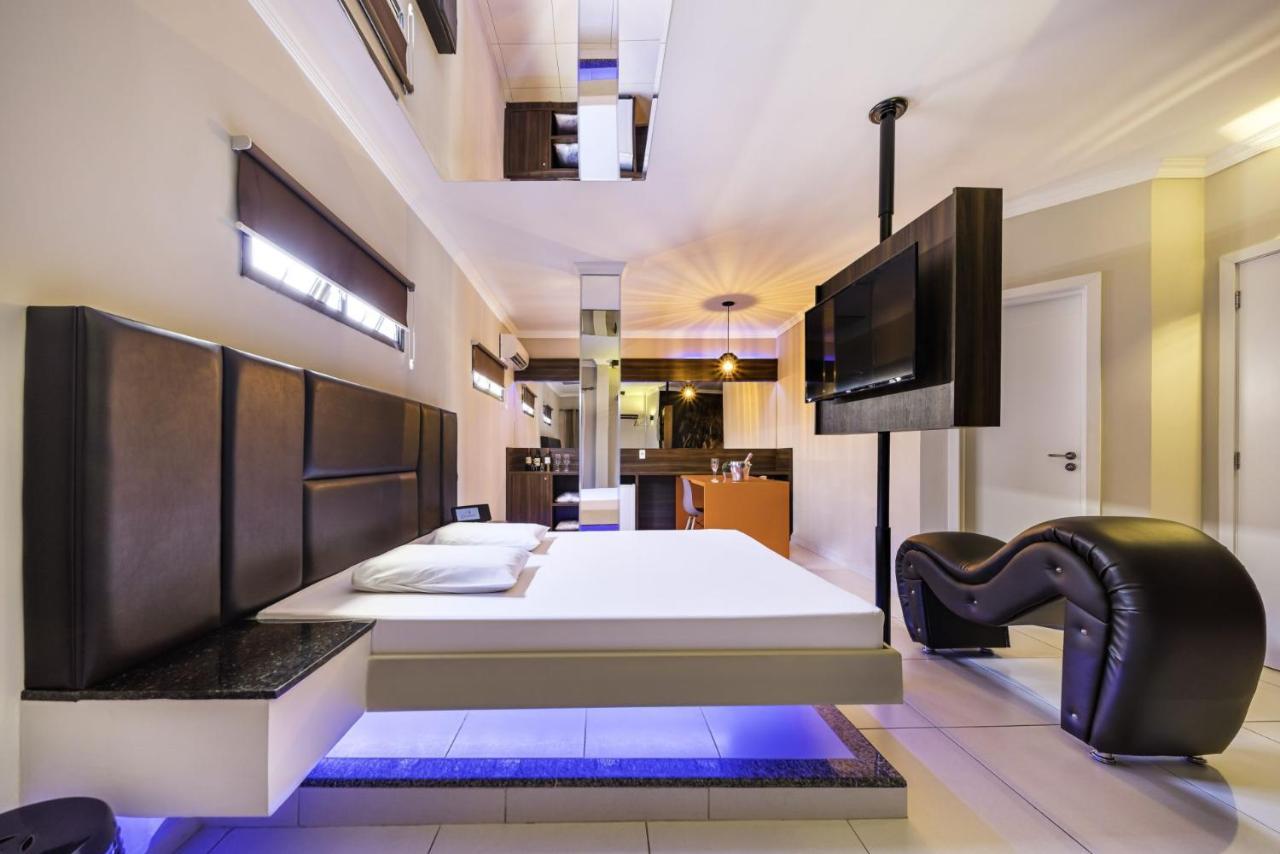 Savanas Love hotel